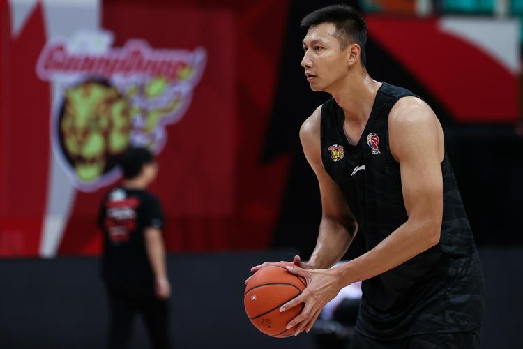 易建联在cba的年薪是多少，易建联在cba年薪多少2019
