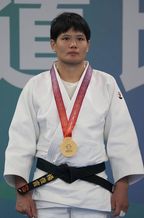 首位获得奥运会柔道女子冠军，奥运史上第一位女子柔道金牌得主是谁?？