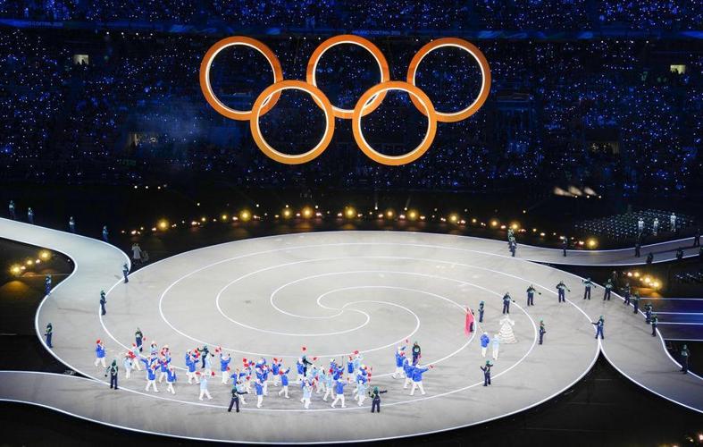 我国于哪一年首次参加冬季奥运会？我国首次参加冬季奥运会是哪里？